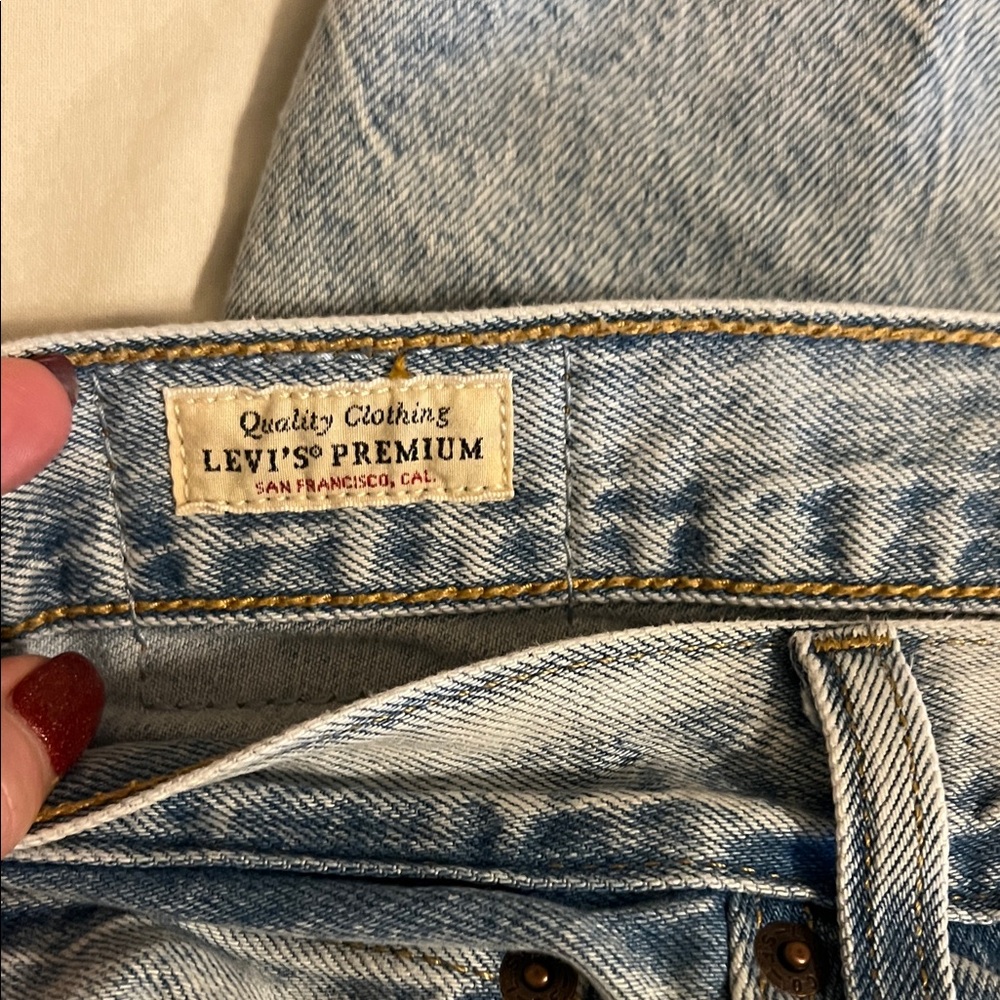 Levi's Women's Light Blue Boyfriend Jeans - Picture 2 of 5